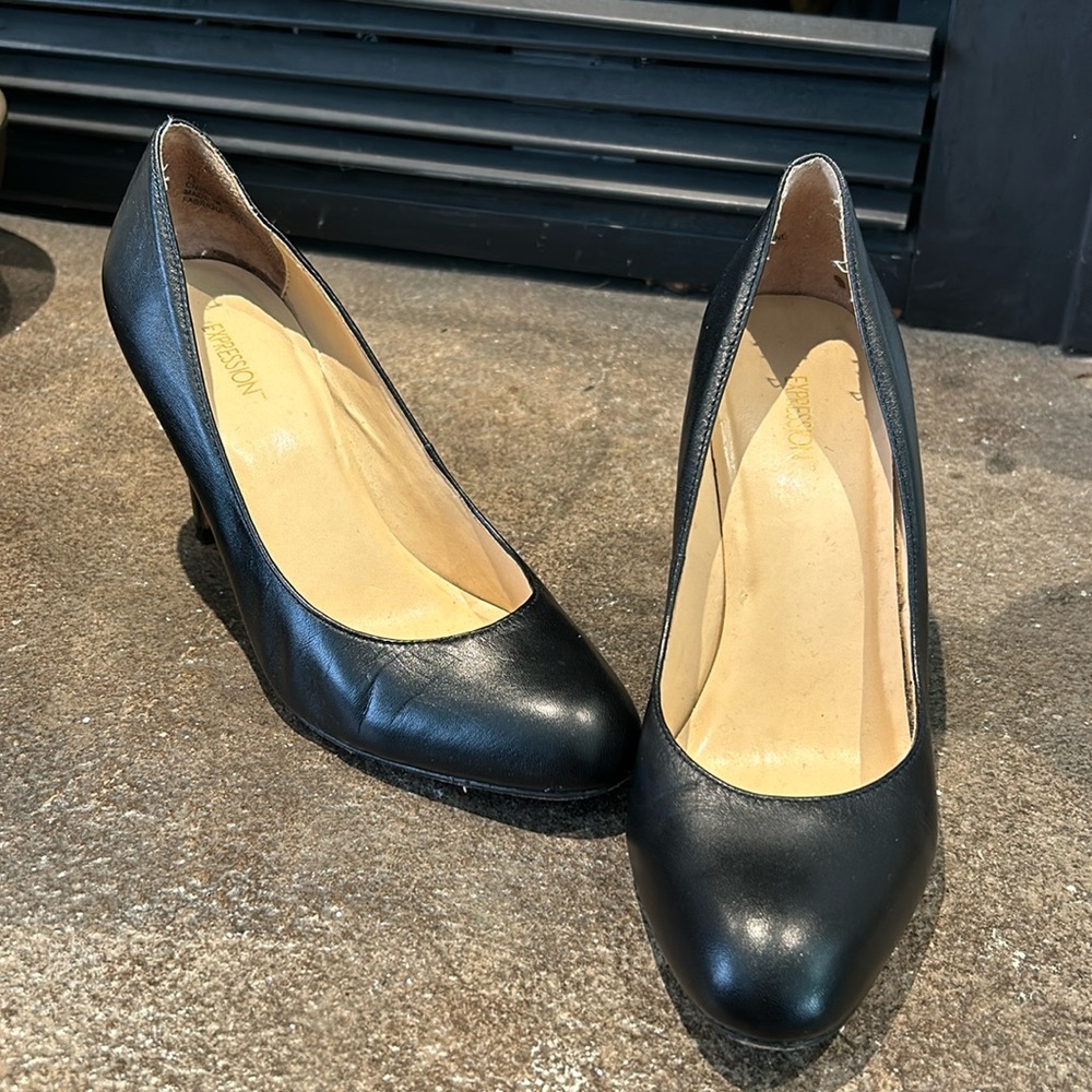 Black pump !! Like new!!! Worn twice